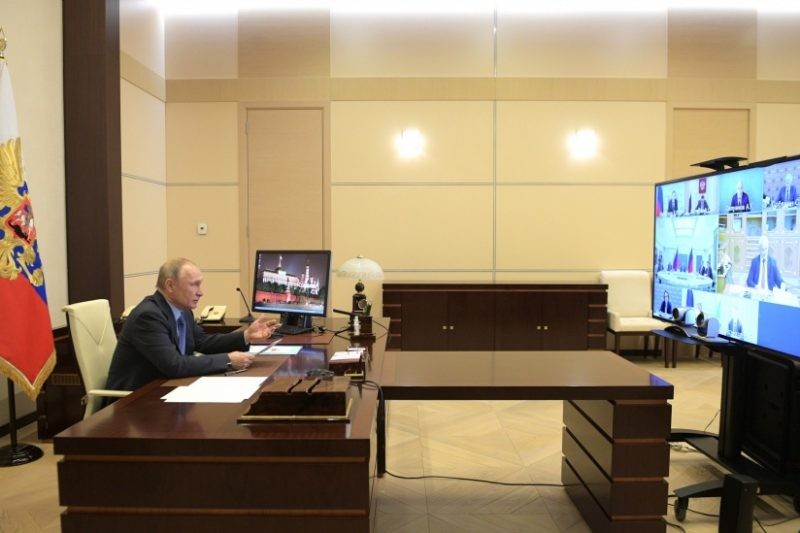 Путин пообещал выдать «антикризисные» 200 млрд рублей регионам