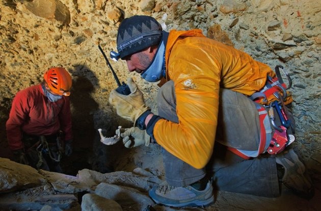 800-летние пещеры и неприступные горы королевства Мустанг 800-летние пещеры и неприступные горы королевства Мустанг