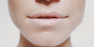 Врач рассказала, о каких болезнях может предупреждать сухость во рту