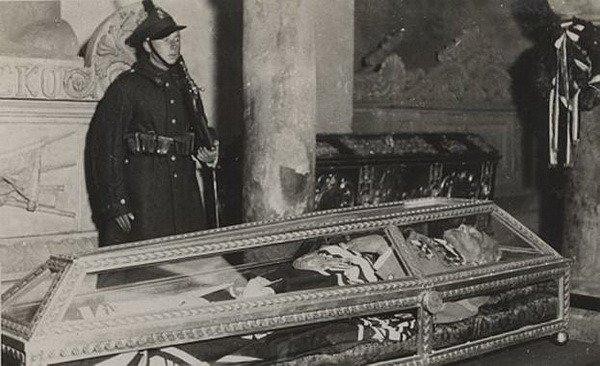 Разоблачение мифов о Ленине и его мистичном захоронении Разоблачение мифов о Ленине и его мистичном захоронении