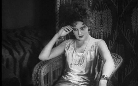 Самоубийство Маяковского оказалось случайным выстрелом Самоубийство Маяковского оказалось случайным выстрелом