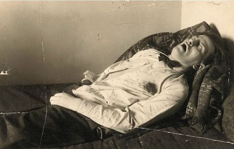 Самоубийство Маяковского оказалось случайным выстрелом Самоубийство Маяковского оказалось случайным выстрелом