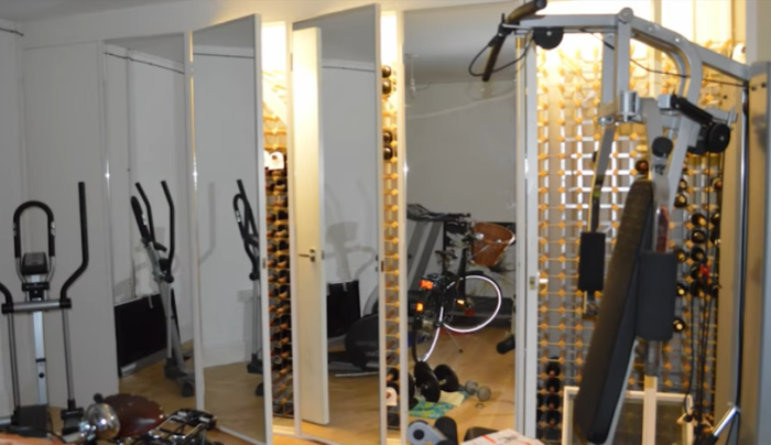 Наркоторговец замаскировал под сарай роскошный особняк с коноплёй