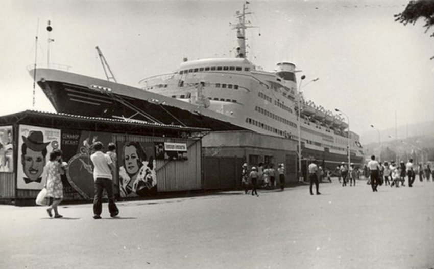 Обязательные запреты гражданам СССР во время выезда за границу