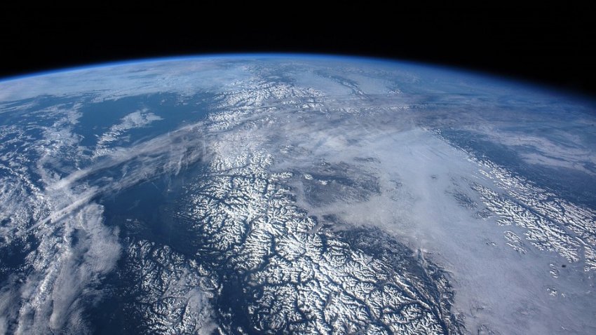 Экс-сотрудник NASA утверждает, что видел фотографии, на которых Земля плоская