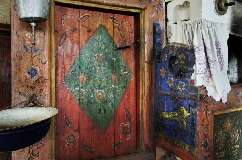 Как крестьяне северной Руси расписывали интерьеры домов?