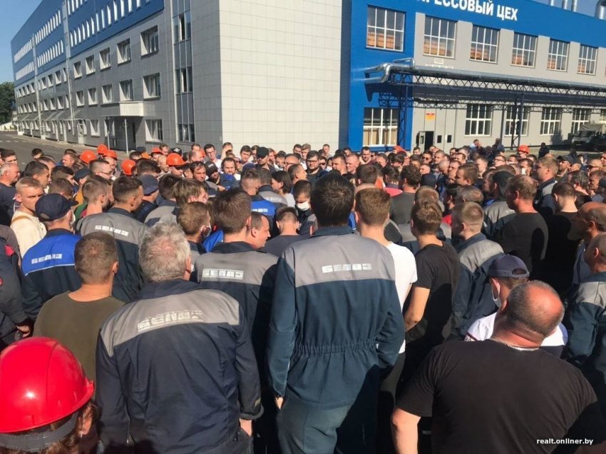 Как в Беларуси бастуют заводы