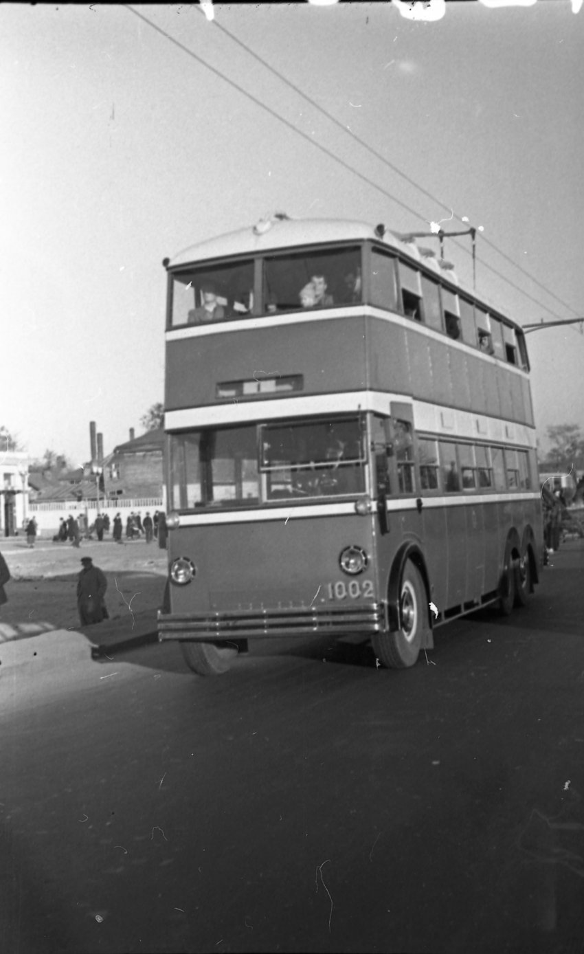 Первые троллейбусы в России