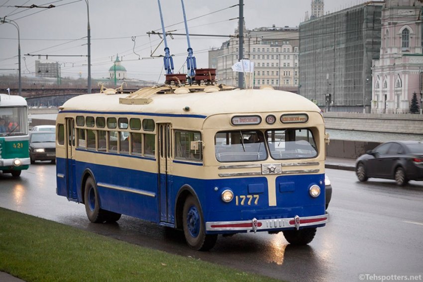 Первые троллейбусы в России