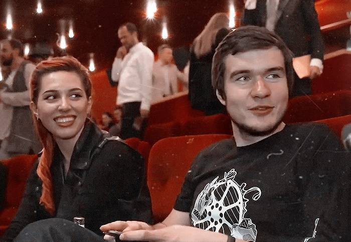 Катя Клэп объявила о предстоящей свадьбе с BadComedian