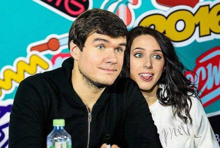 Катя Клэп объявила о предстоящей свадьбе с BadComedian