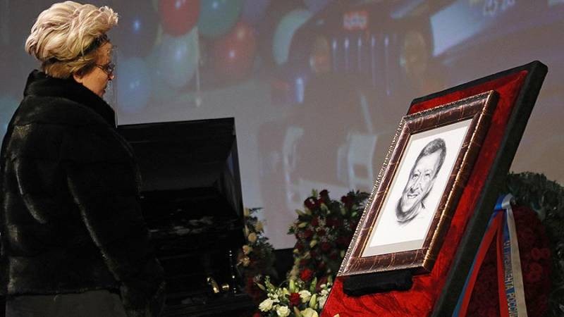 Вдова Бориса Грачевского не смогла высидеть на похоронах возле открытого гроба