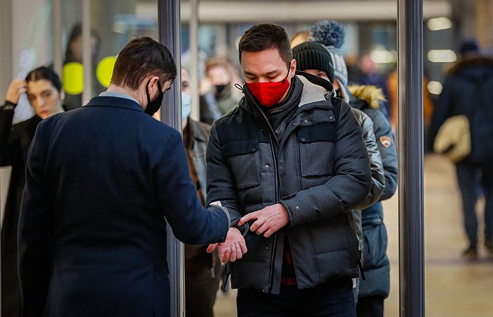 Медики спрогнозировали третью волну коронавируса в России в 2021 году