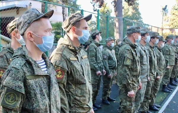 Военным медикам доплатят за работу с пациентами с коронавирусом