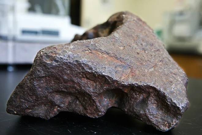 Метеорит стоимостью 100 тыс. долларов 30 лет был подпоркой для дверей сарая