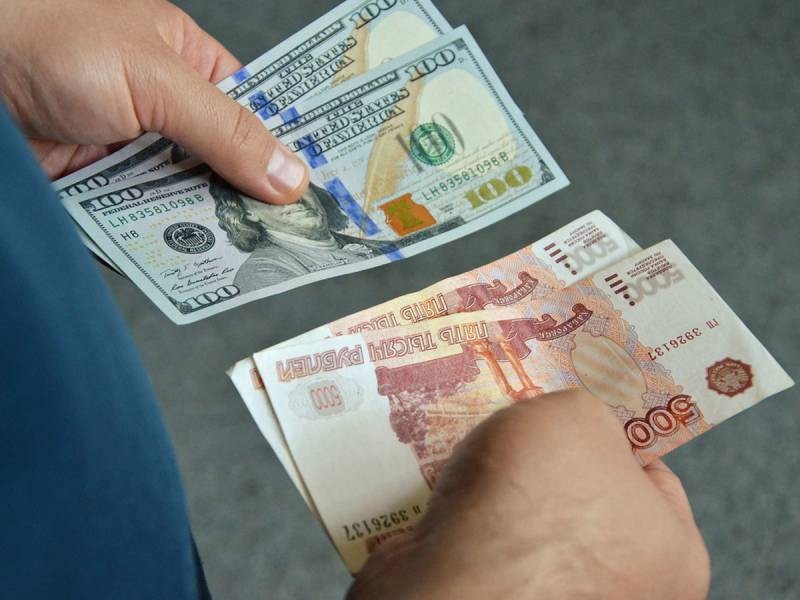 Возможное падение курса доллара в конце апреля и другие данные от финансовых аналитиков