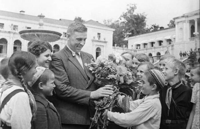 История советского шахтера Алексея Стаханова