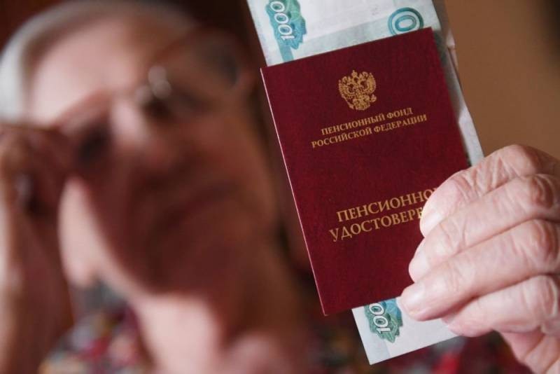 Пенсии, больничные и правила торговли: что изменится в законодательстве с 1 апреля 2021 года