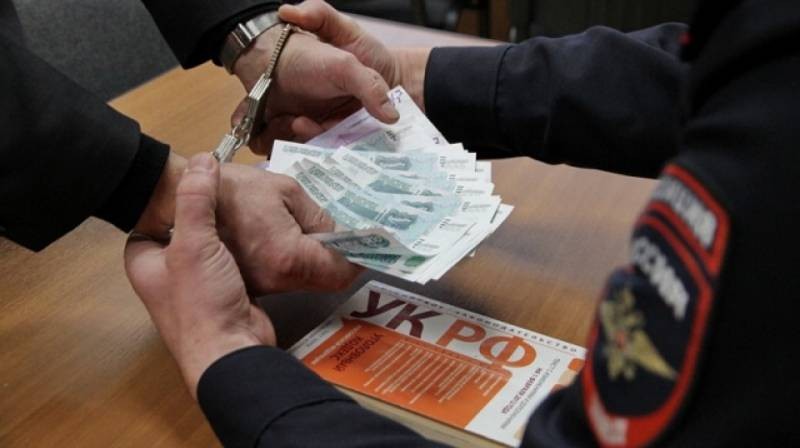Взятки губернаторов России: как рядовых чиновников уличали в коррупции