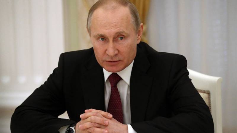 Выплаты неполным семьям назначил Владимир Путин с 1 июля 2021 года