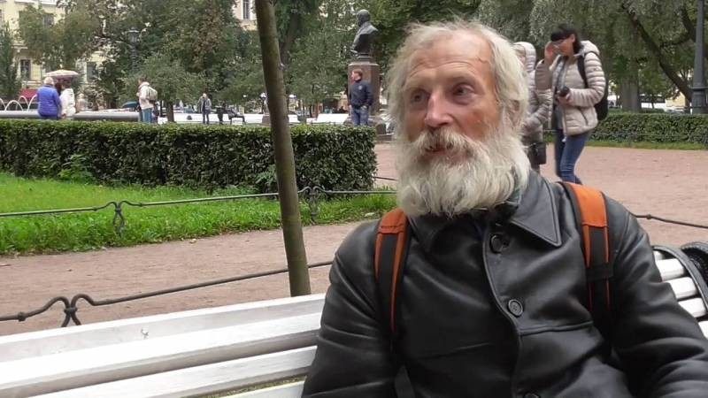 Чем закончилась питерская история о бездомном, который стал популярным экскурсоводом