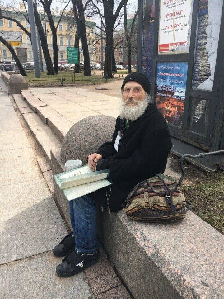 Чем закончилась питерская история о бездомном, который стал популярным экскурсоводом