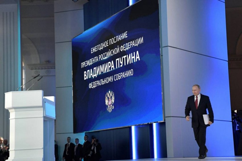 Путин инициировал выплаты беременным в размере 6 350 рублей  