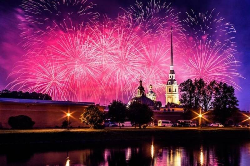 Салют 9 мая 2021 года в Санкт-Петербург состоится вместо праздничного фейерверка