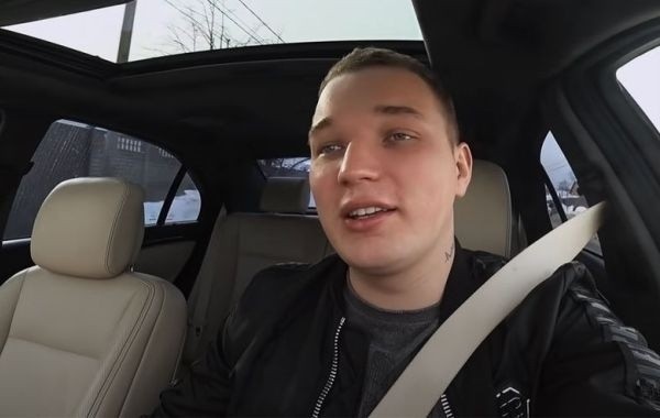 Блогер Эдвард Бил помирился с пострадавшей в ДТП сотрудницей Госдумы
