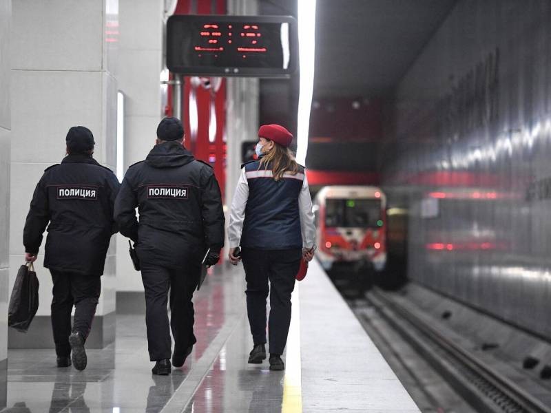 Московское метро снова минируют, специалисты ищут бомбы, заложенные анонимом 25 мая 2021 года