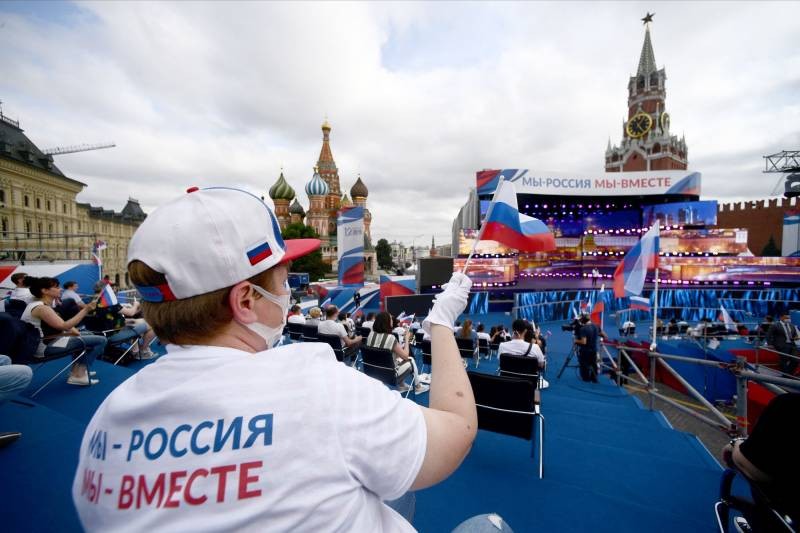 Салют на День России в Москве: во сколько запустят 12 июня 2021 года, с каких площадок лучше всего смотреть