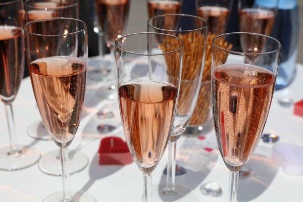 Производитель Moët &#038; Chandon приостановит поставки шампанского в Россию
