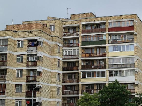 В российских больших городах начала падать стоимость недвижимости