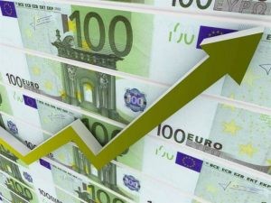 Аналитик рассказал, почему в России растет курс евро