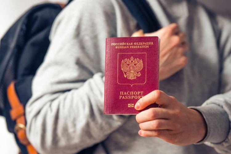 Для россиян отменили штамп в паспорте о браке и детях