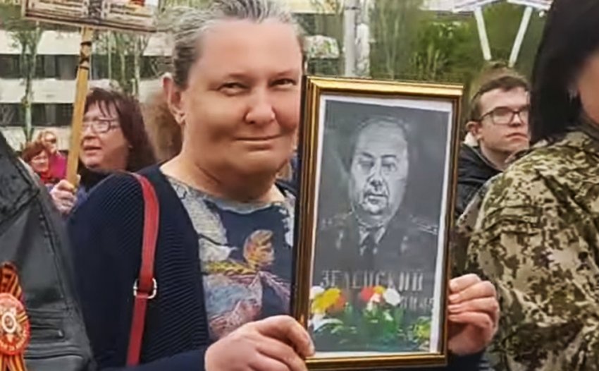 Кто принес портрет деда Зеленского-старшего на шествие «Бессмертного полка» в Донецке
