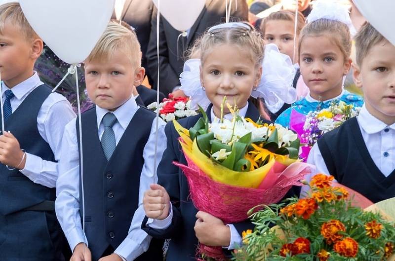 Универсальный сценарий линейки в честь Первого звонка 1 сентября 2021 года