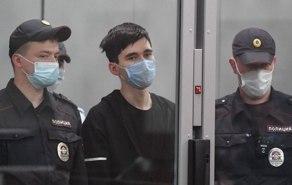 Напавшему на гимназию в Казани пересылают деньги сочувствующие люди