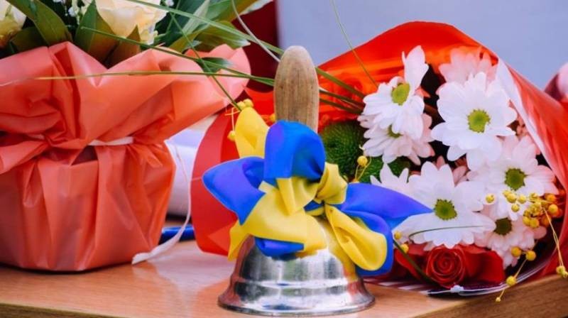 Что можно и нельзя дарить на праздник День учителя в 2021 году