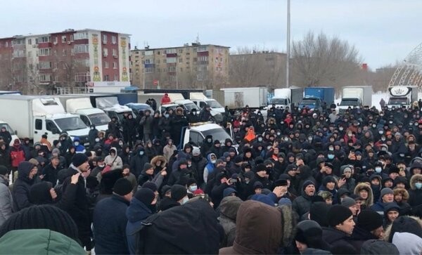 Реакция России на события в Казахстане: Захарова снова «мочит»