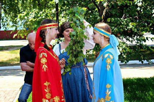 Троица 12 июня 2022 года: с чем связан праздник, традиции и приметы дня