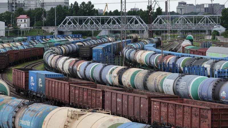 Между основной Россией и Калининградом стоит построить выделенные трассы, — Алиханов