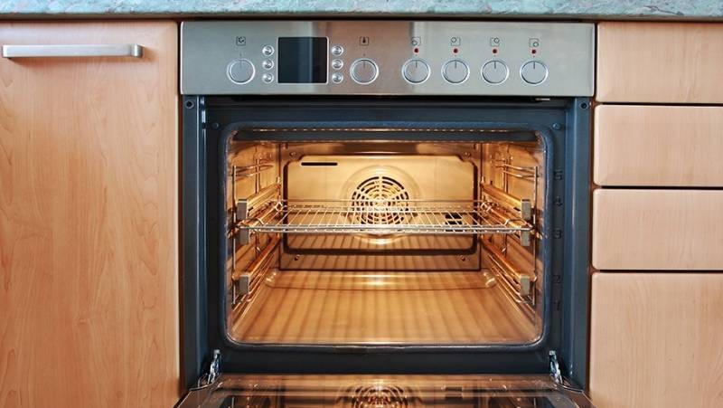 Дешево и эффективно: делаем самодельный обезжириватель для духовки