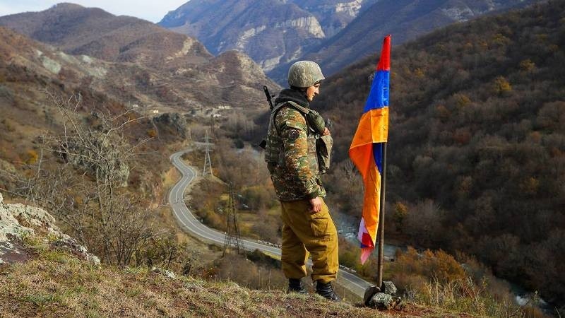 Армения заявила, что Азербайджан возобновил обстрелы на границе