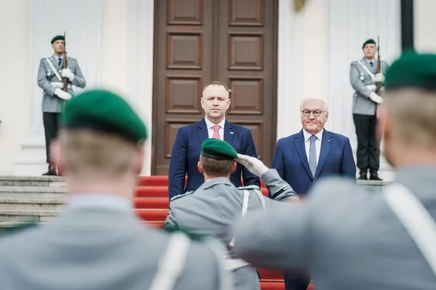 Как польский президент Навроцкий за репарациями в Германию съездил