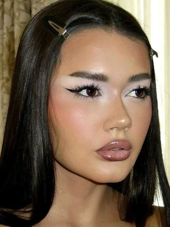 Как создать эффект распахнутого взгляда: лайфхак моделей с белыми тенями