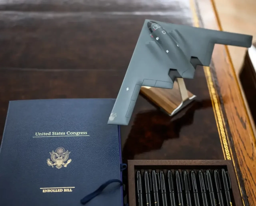 Генерал Кейн и министр войны представили Трампу сценарии операций в Венесуэле