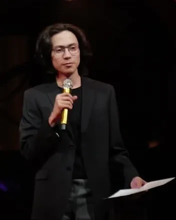 Дженнифер Лопес поделилась редкими кадрами со своими 17-летними близнецами