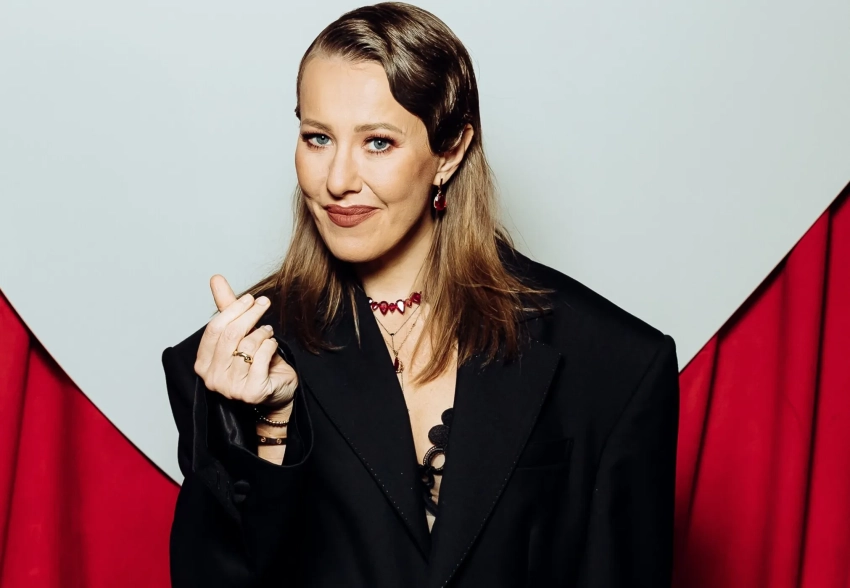 Ксения Собчак, Яна Рудковская, Павел Табаков и Юлия Хлынина на 20-летии фонда "Обнажённые сердца"