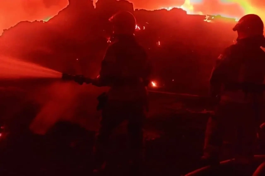 На территории завода в Днепропетровской области прогремел мощный взрыв